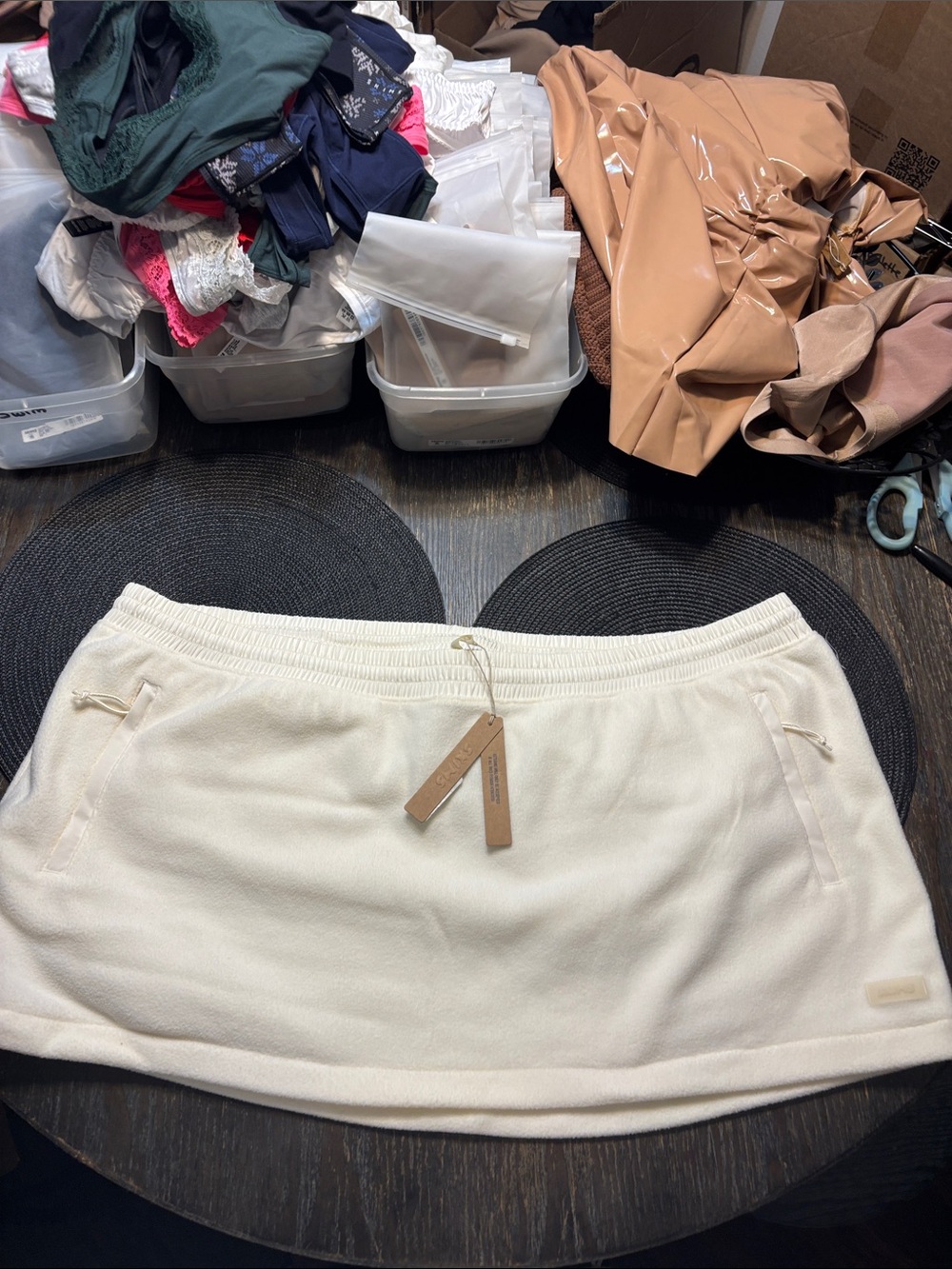 SKIMS Cream ecru fleece lounge Mini Skirt 4X NWT (smokers)